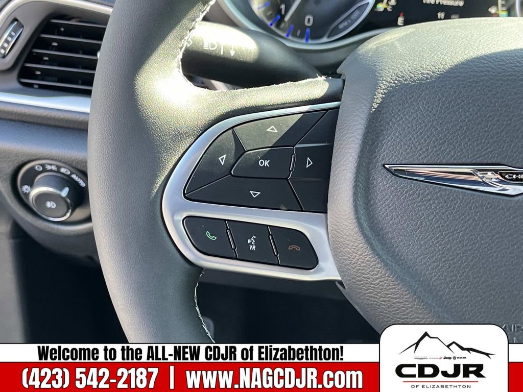 New 2026 Chrysler Pacifica Select image 24