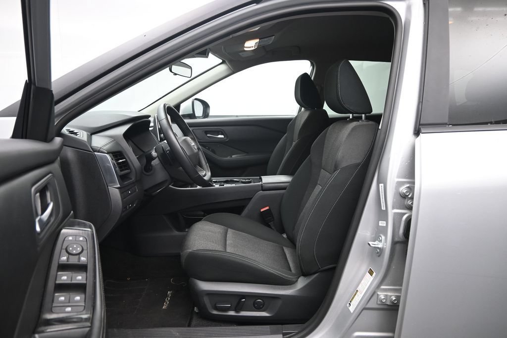 Used 2025 Nissan Rogue SV AWD/4WD image 20
