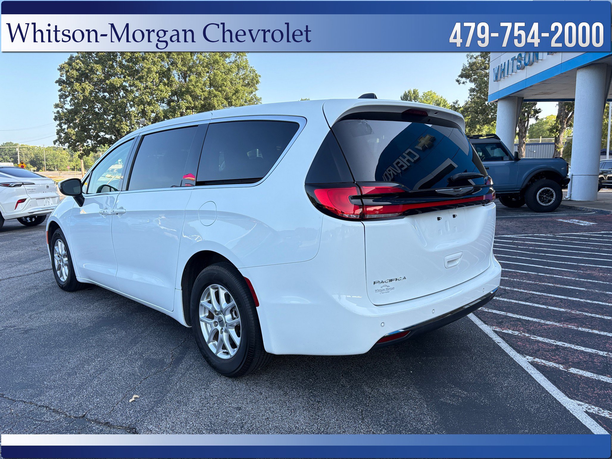 Used 2023 Chrysler Pacifica Touring-L FWD image 8