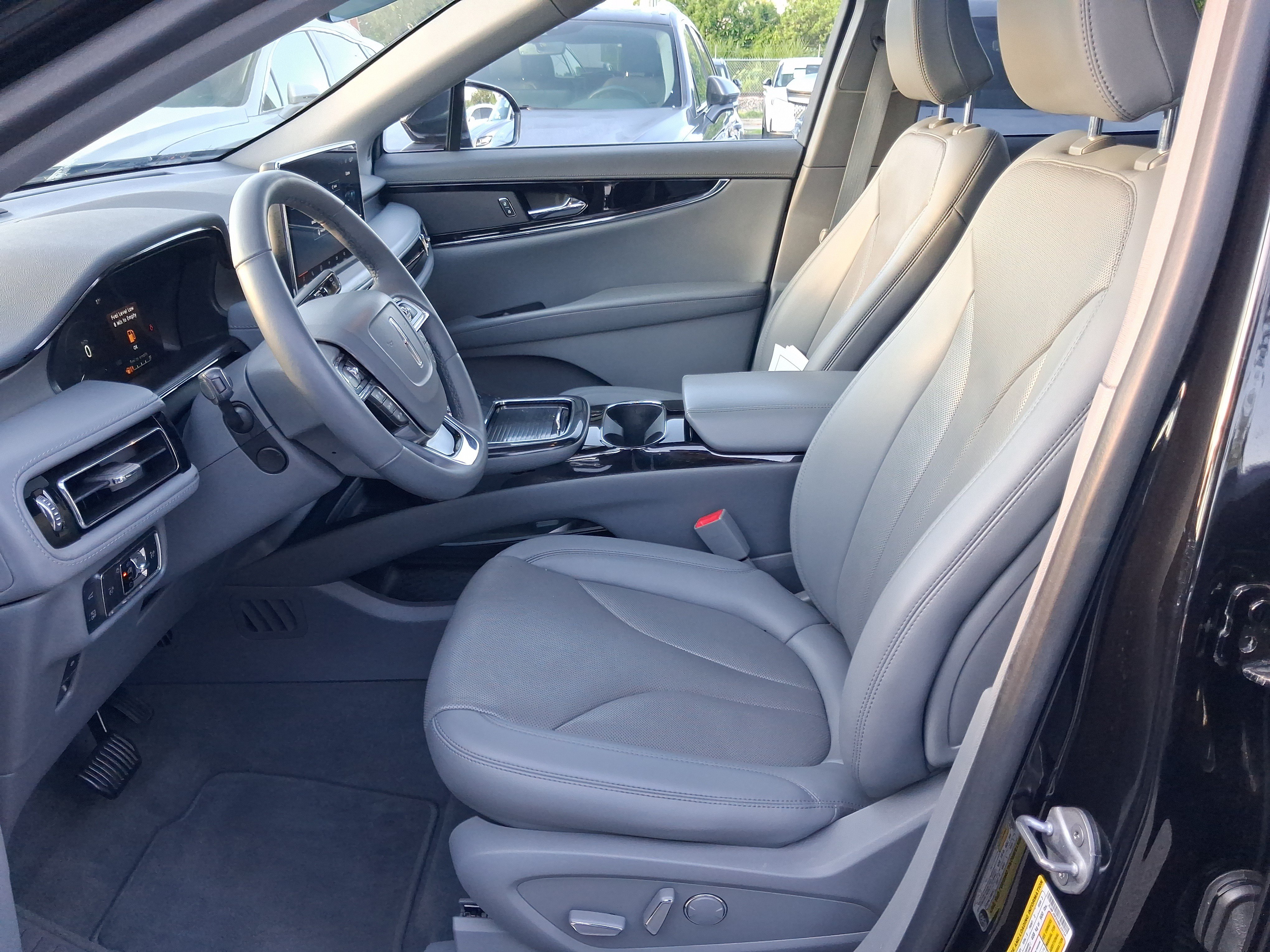 Used 2022 Lincoln Nautilus Reserve FWD image 12