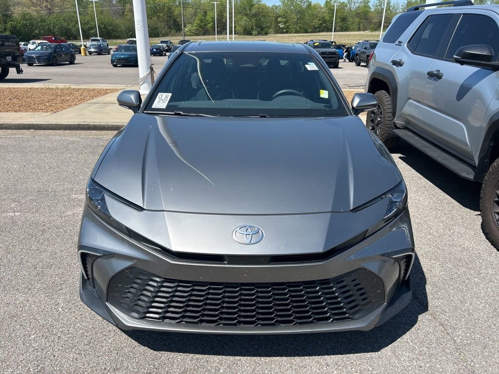Used 2025 Toyota Camry SE w/ Convenience Package image 2