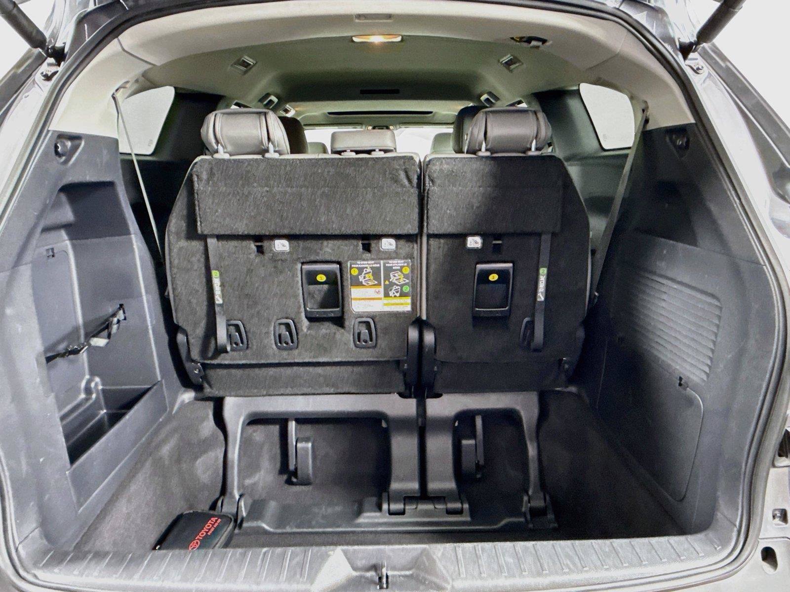 Certified 2025 Toyota Sienna XLE FWD image 38