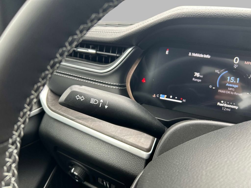 New 2025 Jeep Grand Cherokee Limited w/ Luxury Tech Group II image 14