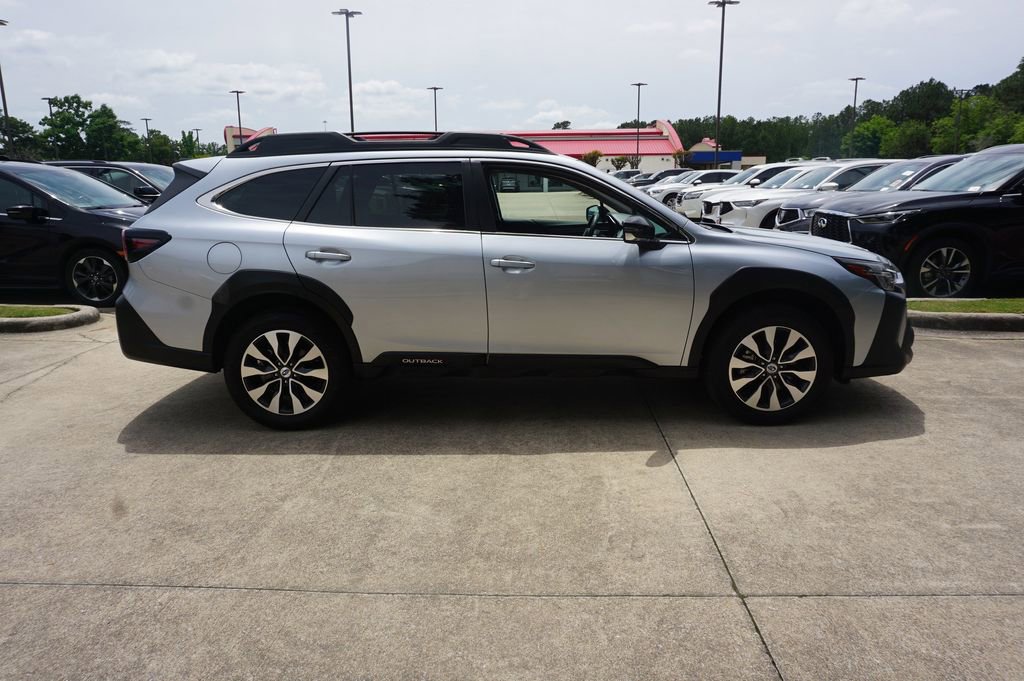 Used 2025 Subaru Outback Limited AWD/4WD image 23