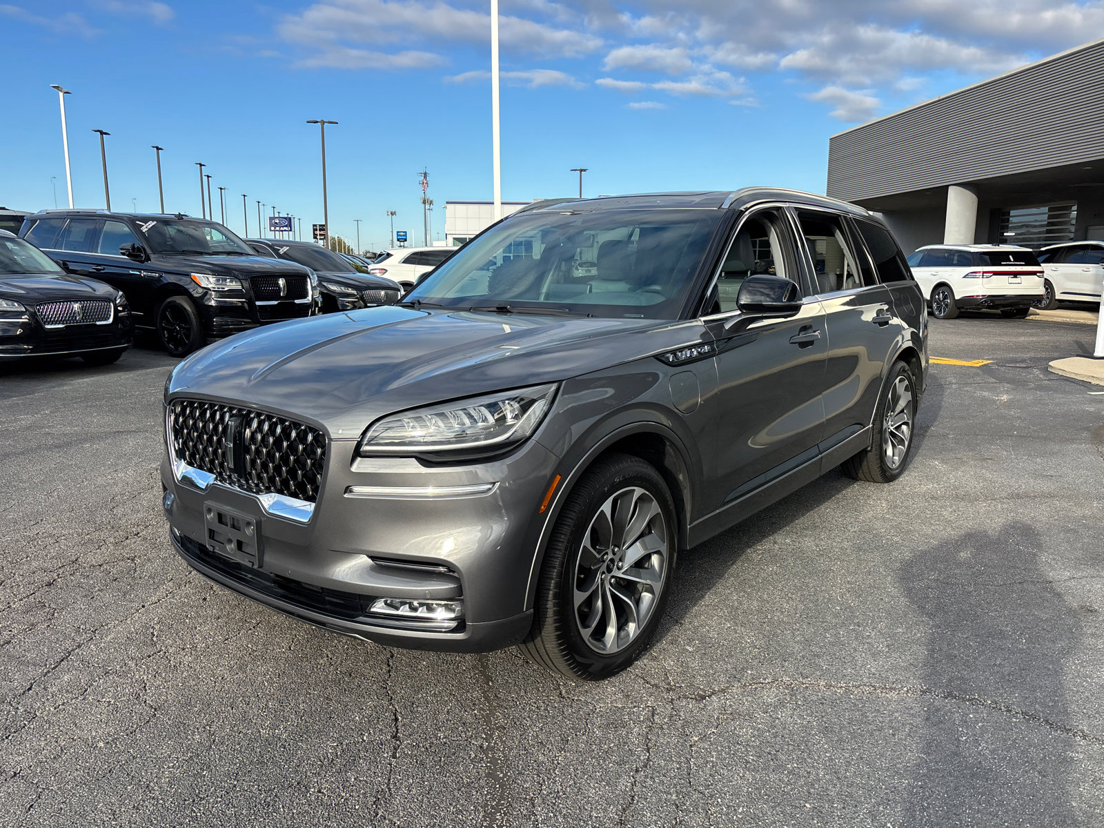 Used 2021 Lincoln Aviator Grand Touring w/ Elements Package Plus image 3