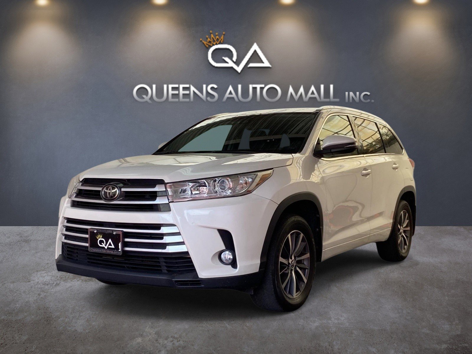 Used 2017 Toyota Highlander XLE AWD/4WD image 3
