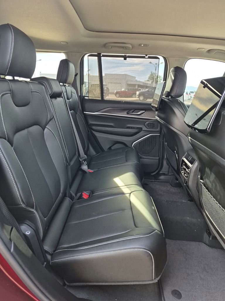 New 2024 Jeep Grand Cherokee Limited 4xe w/ Luxury Tech Group II image 31