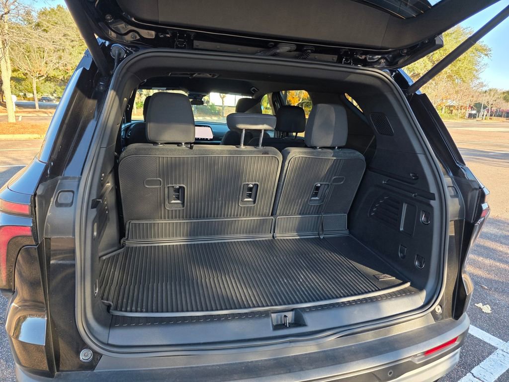 New 2026 Chevrolet Traverse LT w/ LPO, Floor Liner Package FWD image 26