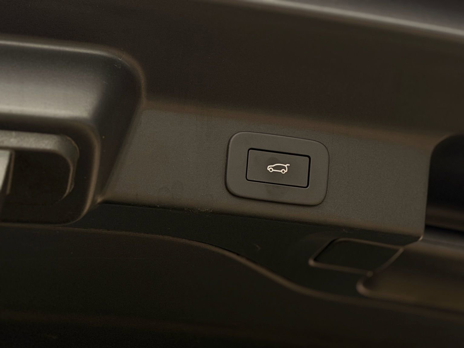 Used 2024 Jaguar F-PACE R-Dynamic S image 55