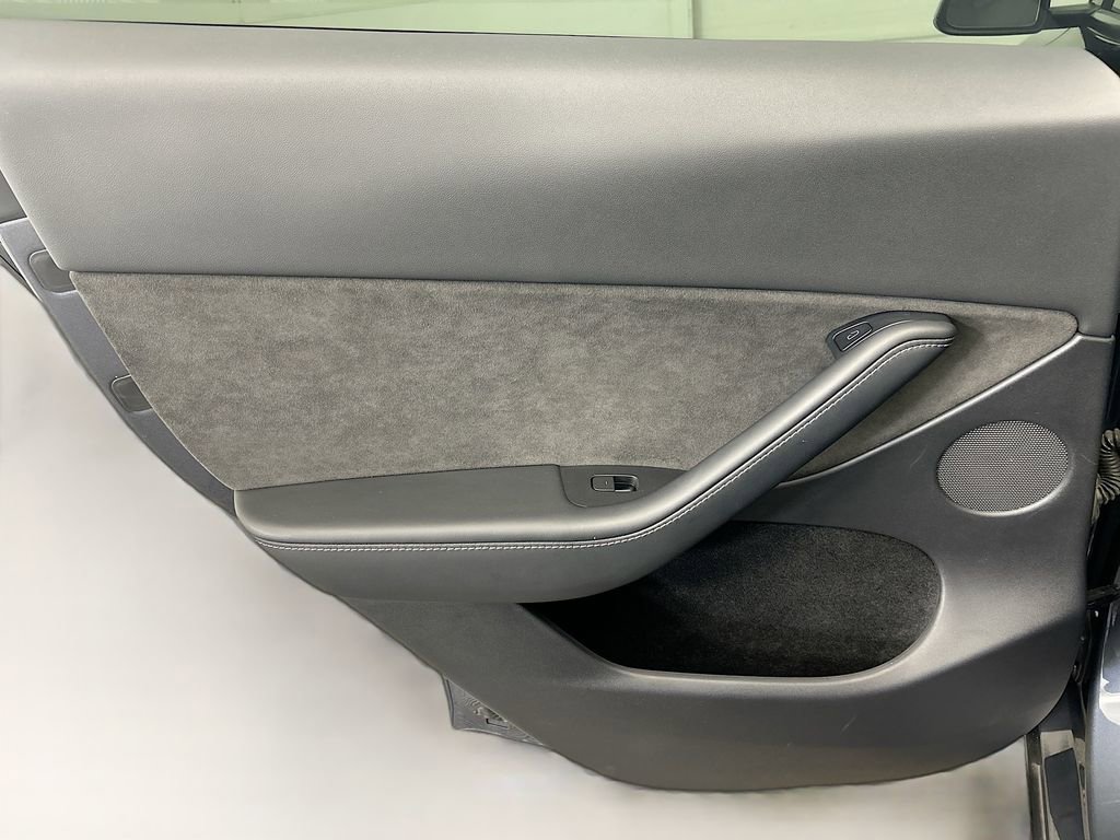 Used 2022 Tesla Model Y Long Range image 25