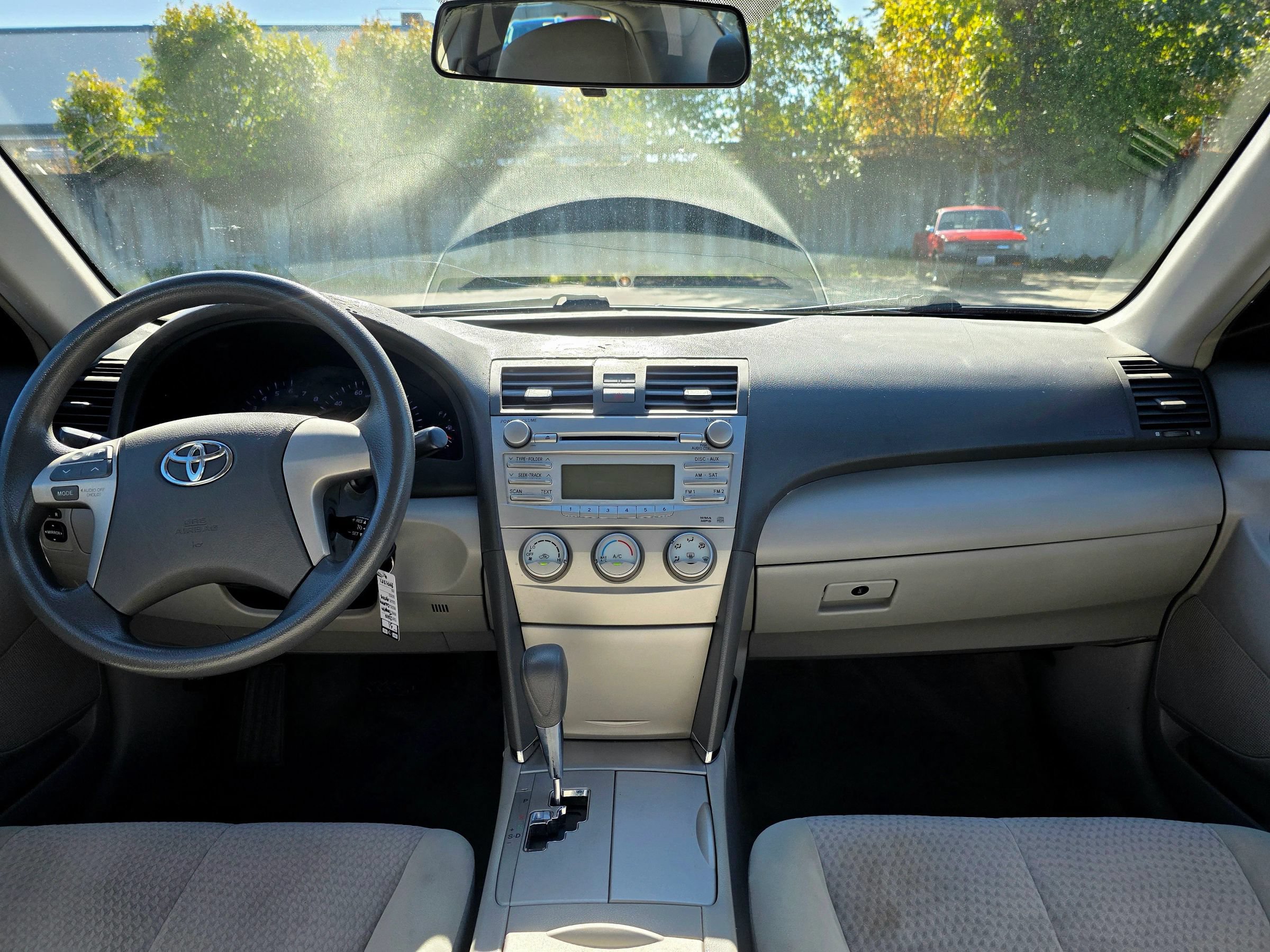 Used 2010 Toyota Camry LE FWD image 13