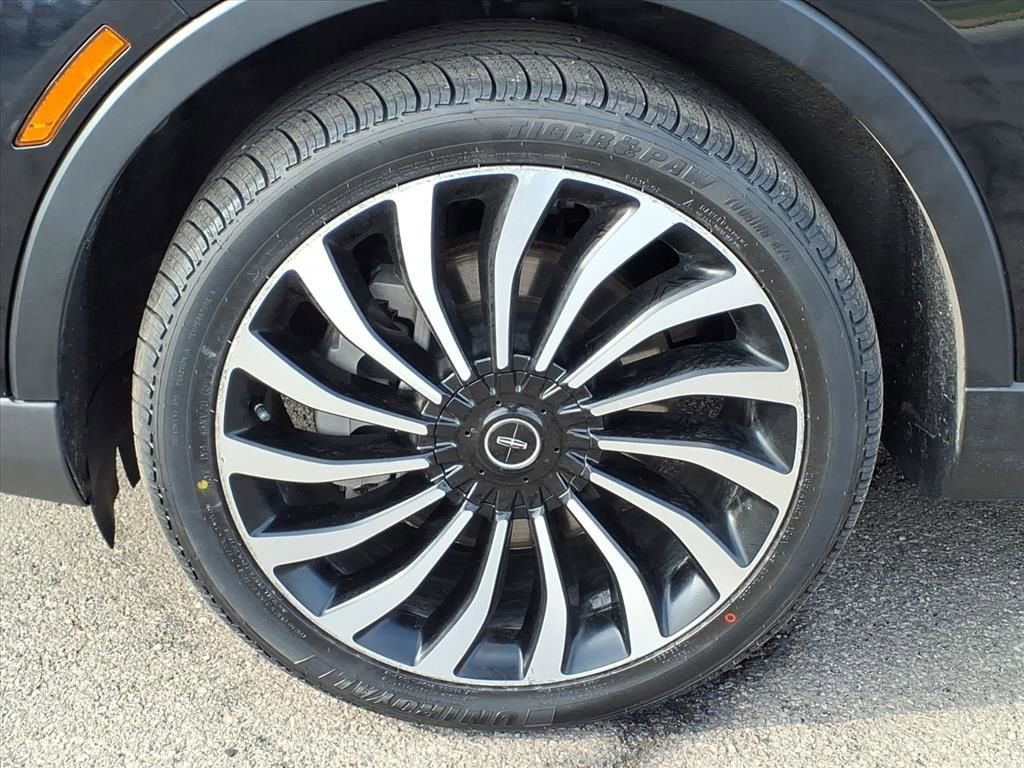 Used 2022 Lincoln Nautilus Black Label w/ Cargo Utility Package image 10