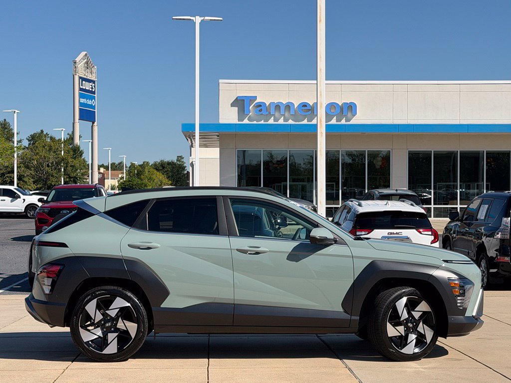 Used 2025 Hyundai Kona Limited FWD image 4