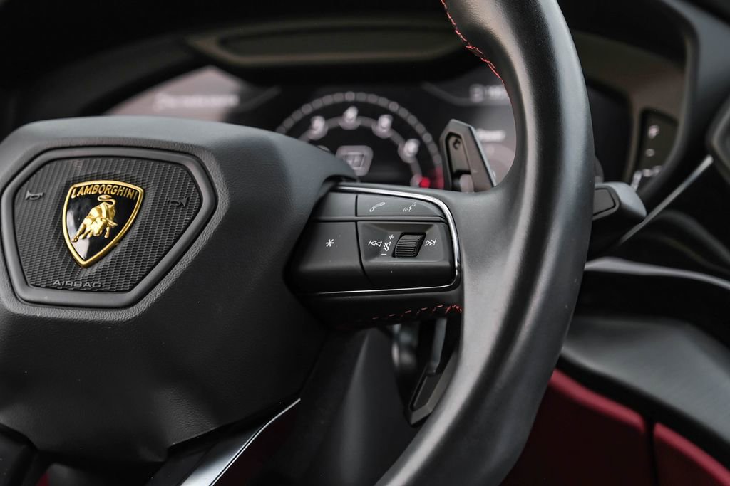 Used 2022 Lamborghini Urus image 17