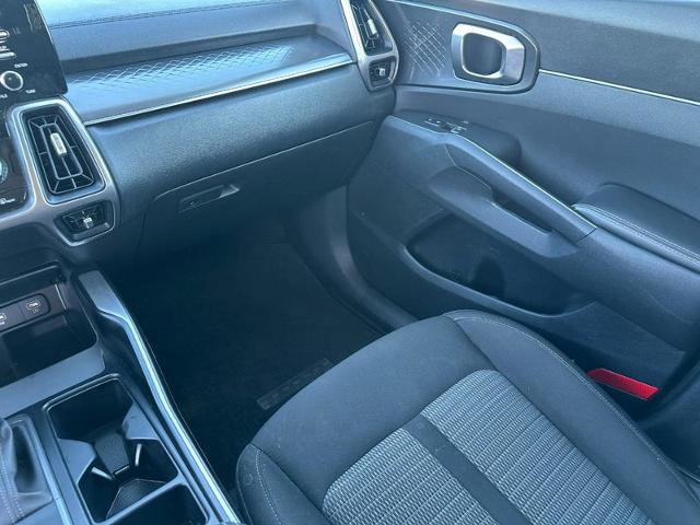 Used 2023 Kia Sorento LX image 16