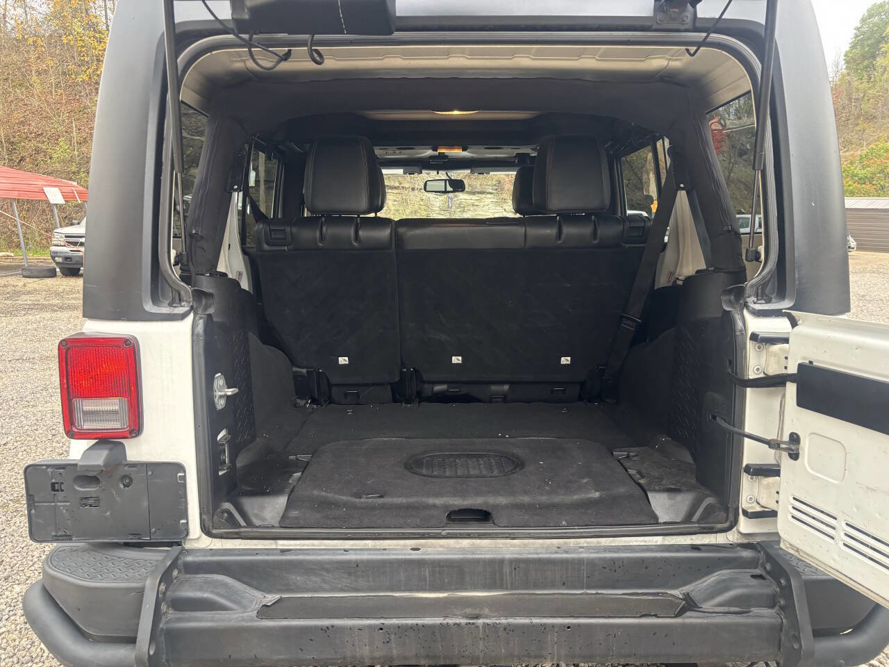 Used 2016 Jeep Wrangler Unlimited Sahara AWD/4WD image 22