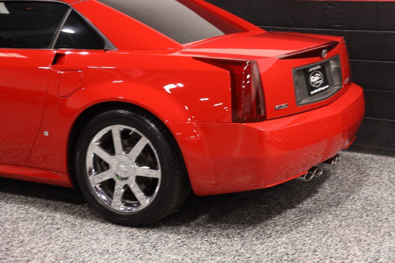 Used 2007 Cadillac XLR RWD image 28