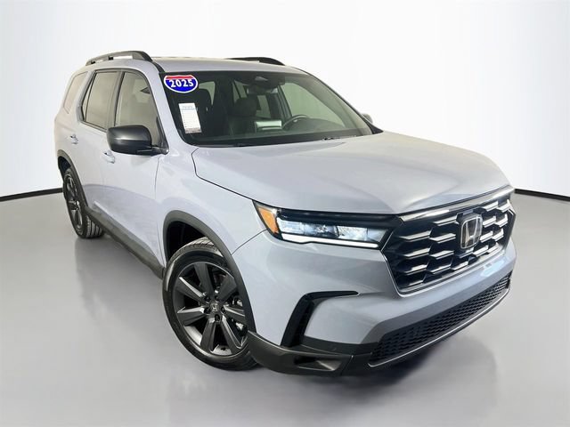 Used 2025 Honda Pilot Sport image 2