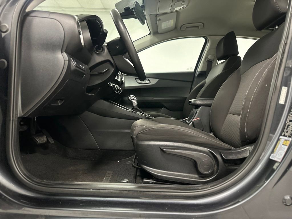 Used 2020 Kia Forte LXS FWD image 16