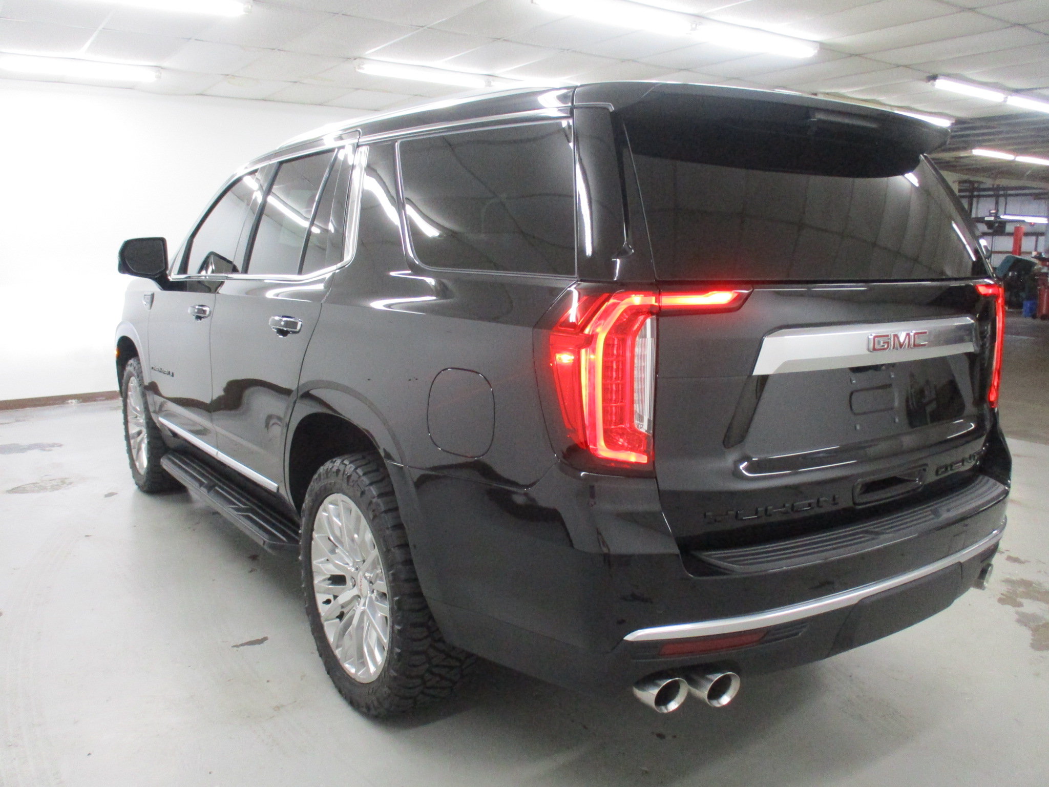 Certified 2024 GMC Yukon Denali w/ Advanced Technology Package AWD/4WD image 6