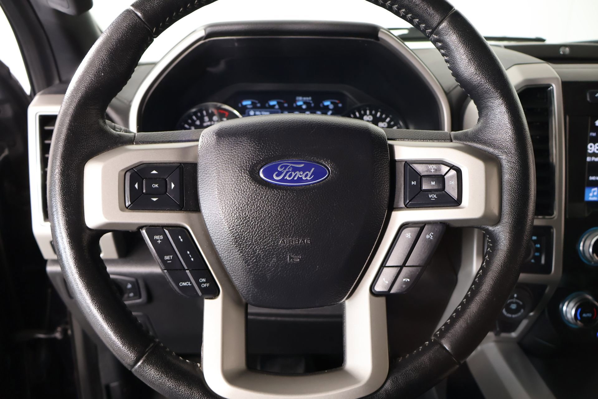 Used 2019 Ford F150 Lariat w/ Equipment Group 502A Luxury AWD/4WD image 3