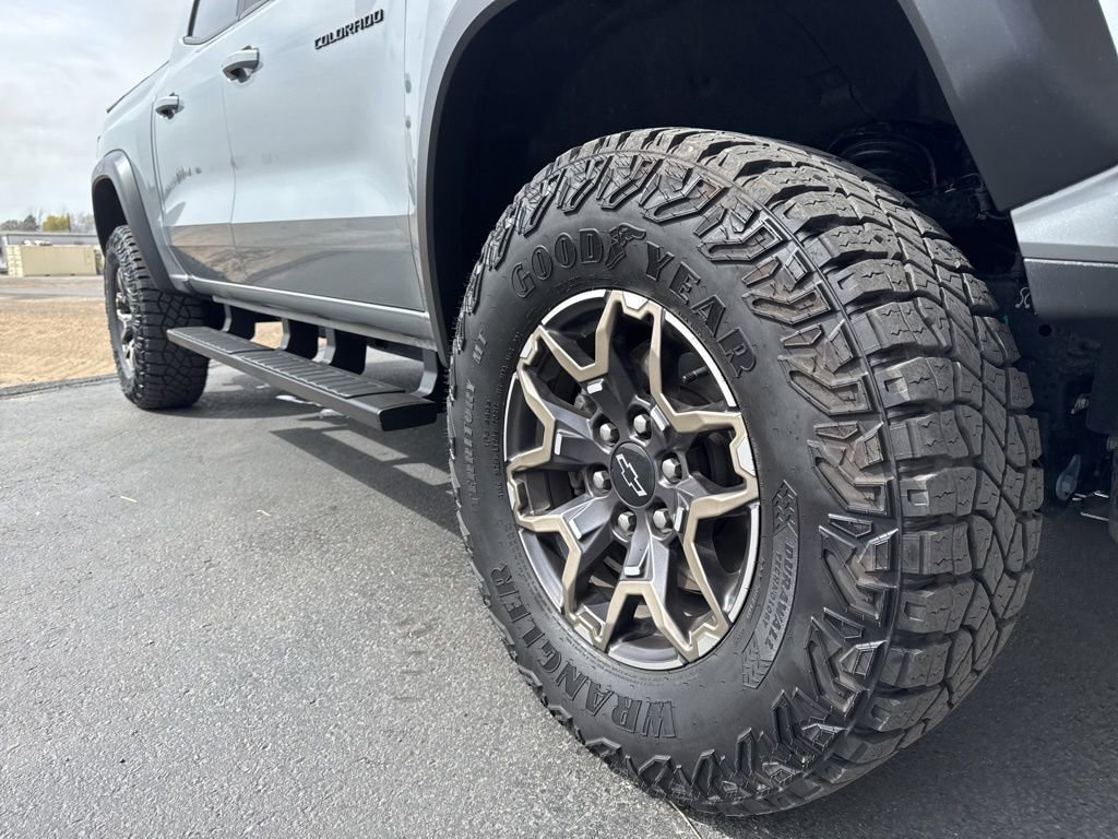 Used 2025 Chevrolet Colorado ZR2 w/ Technology Package image 8