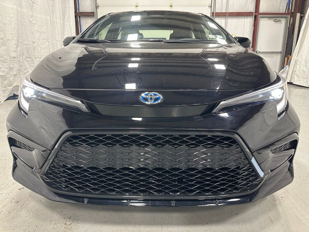 Used 2025 Toyota Corolla SE FWD image 2