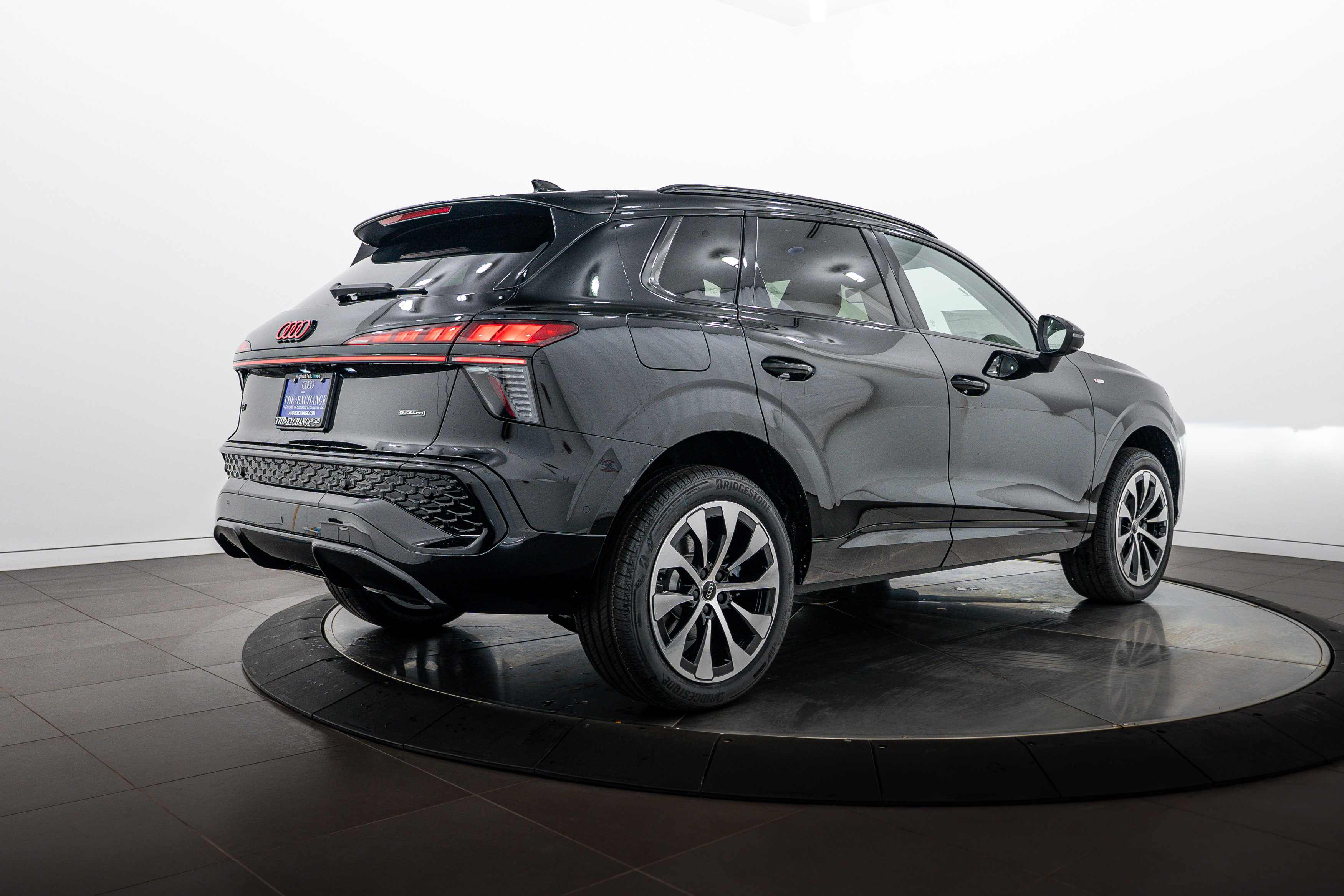 New 2026 Audi Q3 quattro 2.0T AWD/4WD image 4