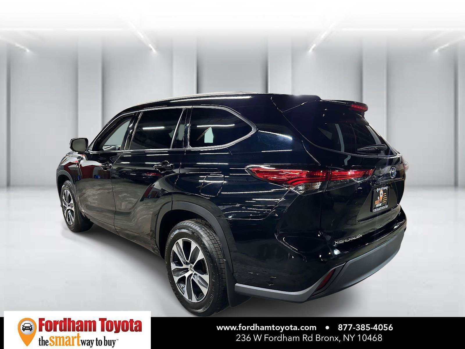 Used 2022 Toyota Highlander XLE AWD/4WD image 6