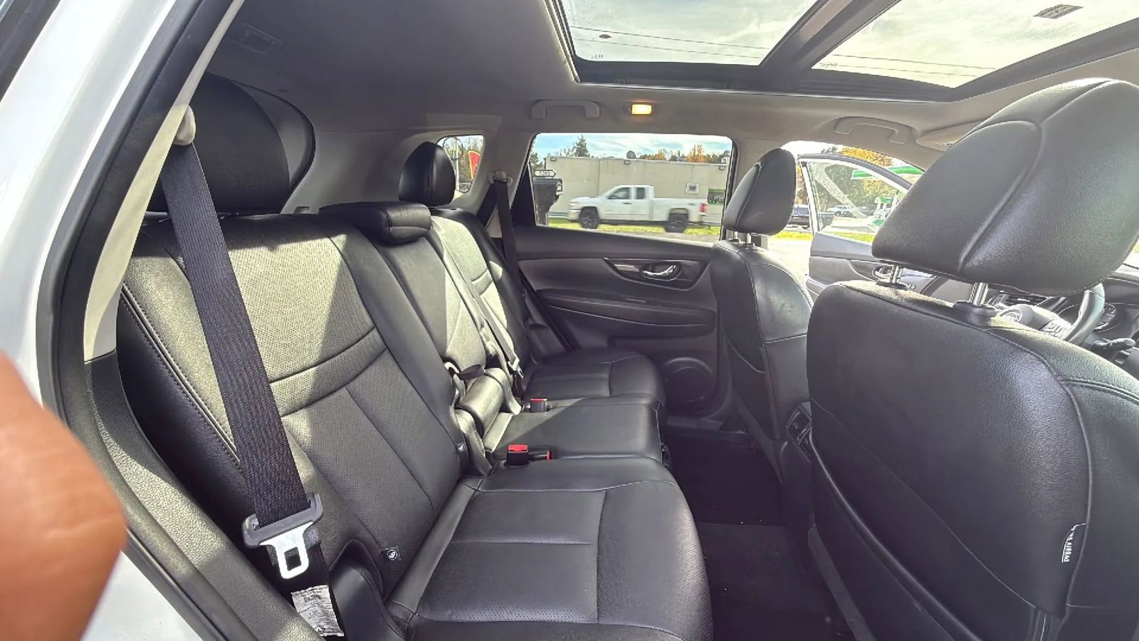 Used 2017 Nissan Rogue SL w/ SL Premium Package image 35