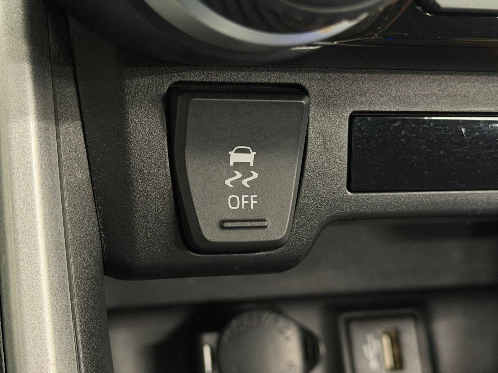 Used 2024 Toyota RAV4 LE AWD/4WD image 16