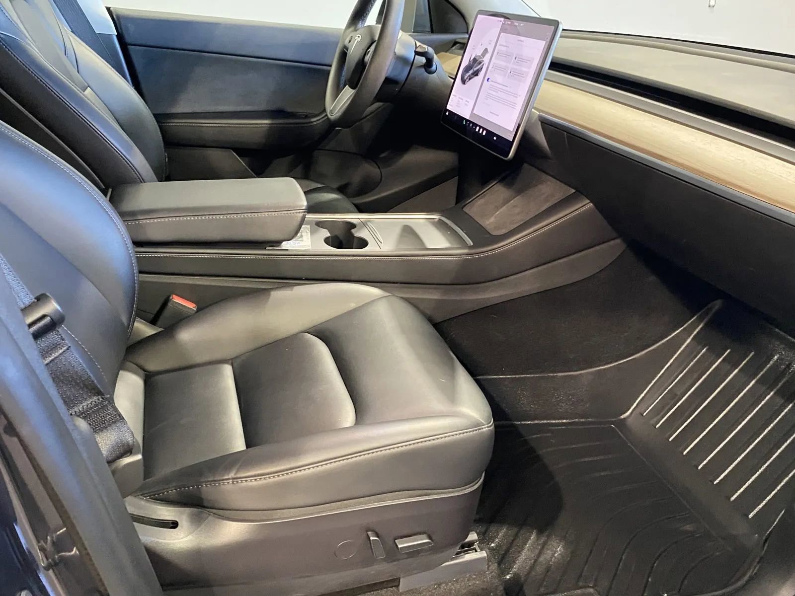 Used 2021 Tesla Model Y Long Range image 6