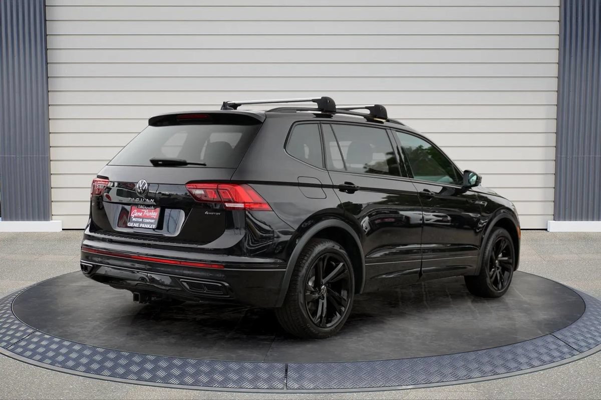 Used 2024 Volkswagen Tiguan SE R-Line AWD/4WD image 7
