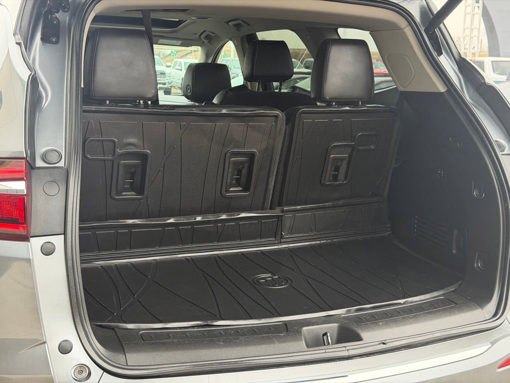 Used 2021 Buick Enclave Avenir w/ Avenir Technology Package image 9