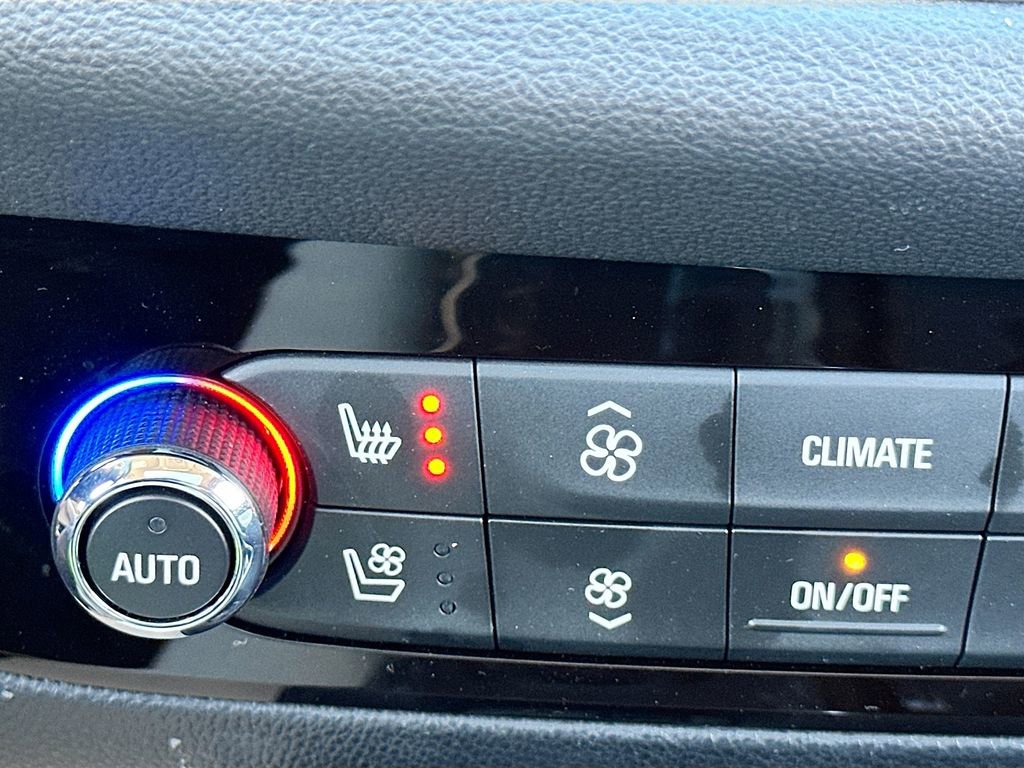 Used 2020 Buick Enclave Premium w/ Sun and Sites Package image 21