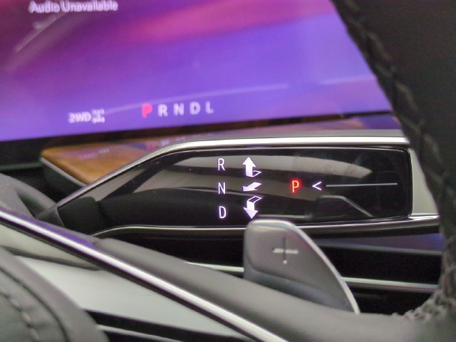 New 2026 Cadillac Escalade ESV Platinum Sport w/ LPO, ONYX Package AWD/4WD image 17