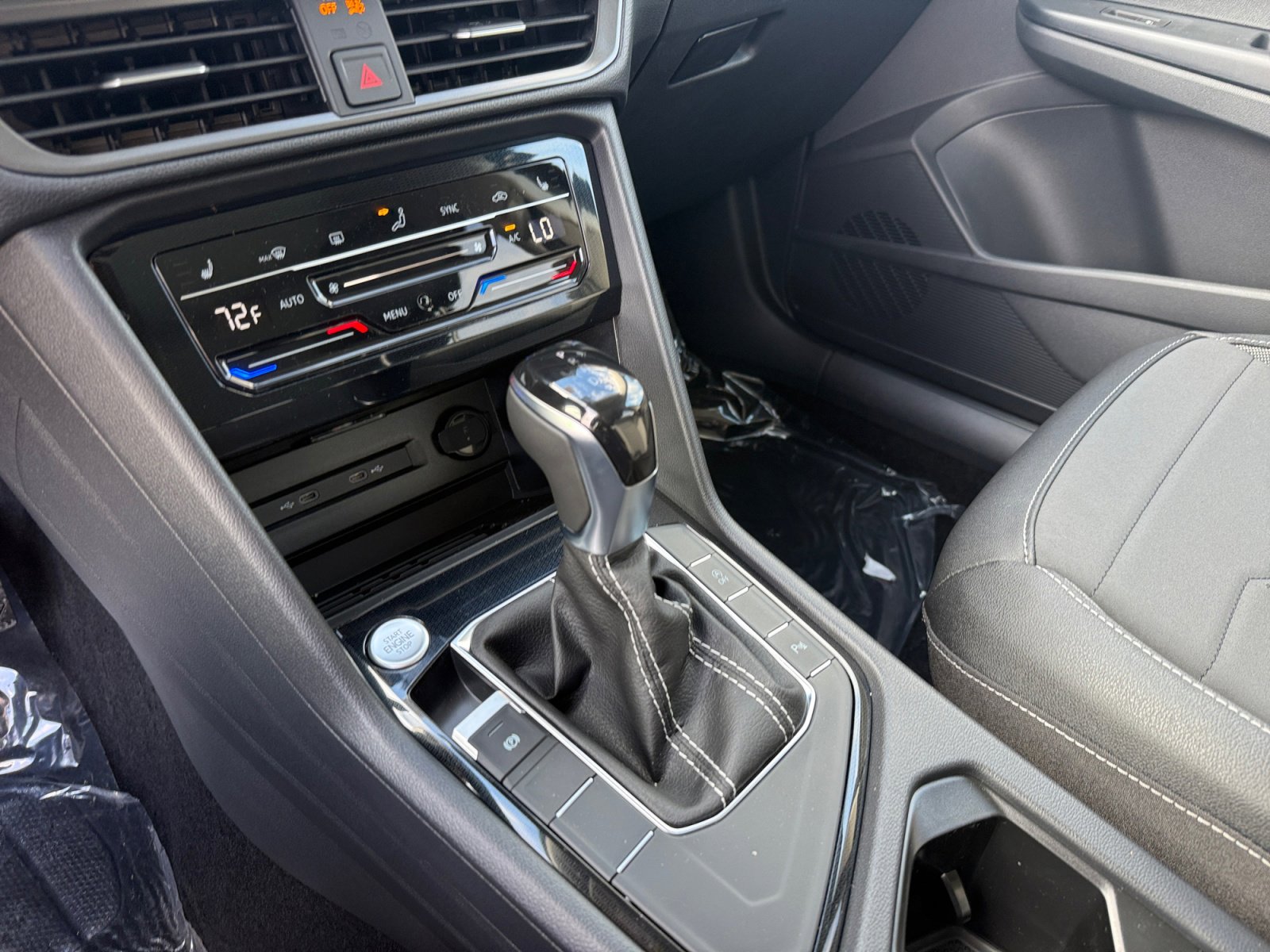New 2026 Volkswagen Taos SE FWD image 13