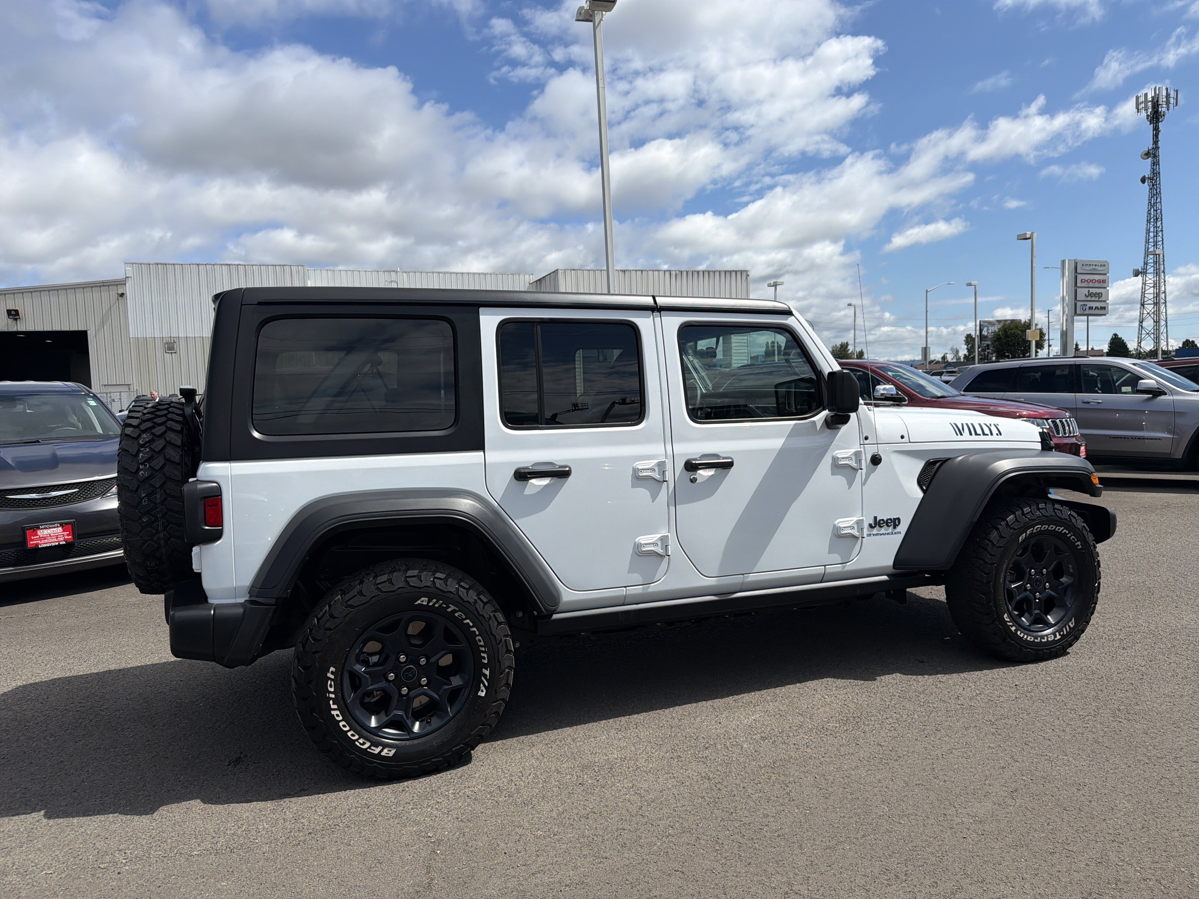 Used 2023 Jeep Wrangler Unlimited w/ Cold Weather Group AWD/4WD image 5