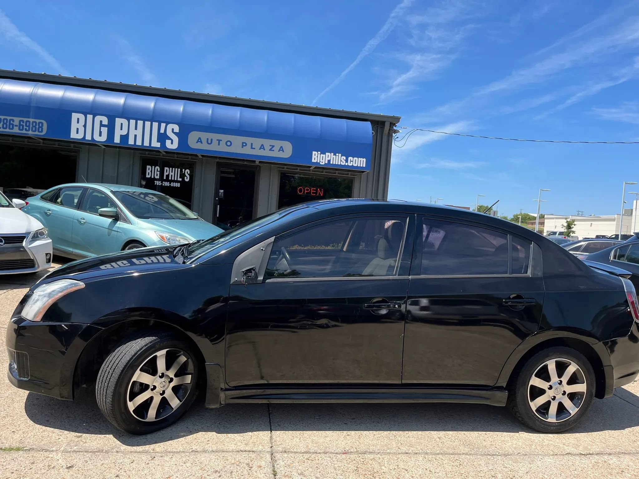 Used 2011 Nissan Sentra 2.0 SR w/ Special Edition Pkg FWD image 2