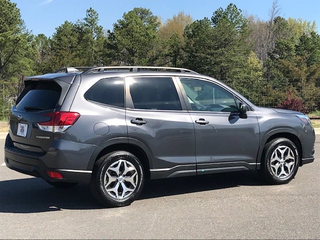 Used 2023 Subaru Forester Premium image 3