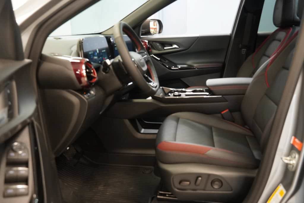 New 2027 Chevrolet Equinox RS w/ LPO, Floor Liner Package FWD image 4