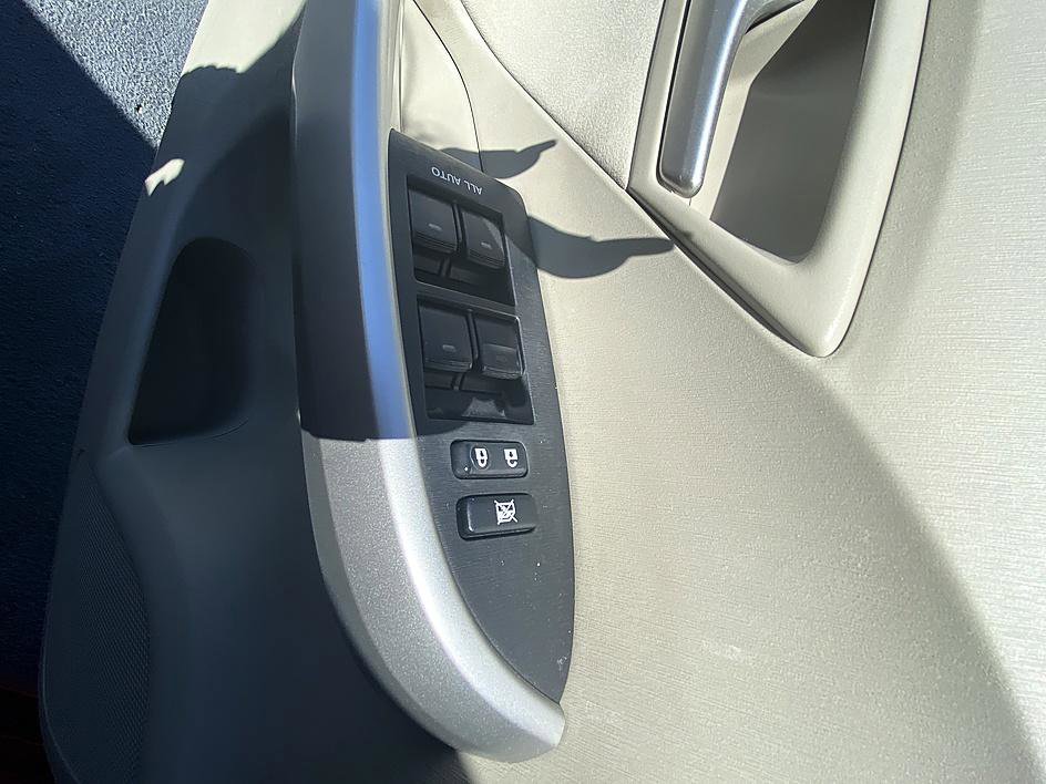 Used 2015 Toyota Prius Two image 11