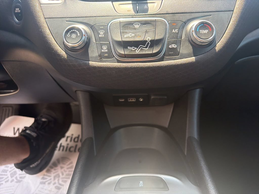 Used 2023 Chevrolet Malibu RS FWD image 33