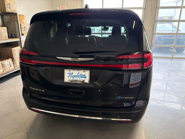 Certified 2023 Chrysler Pacifica Touring-L FWD image 23