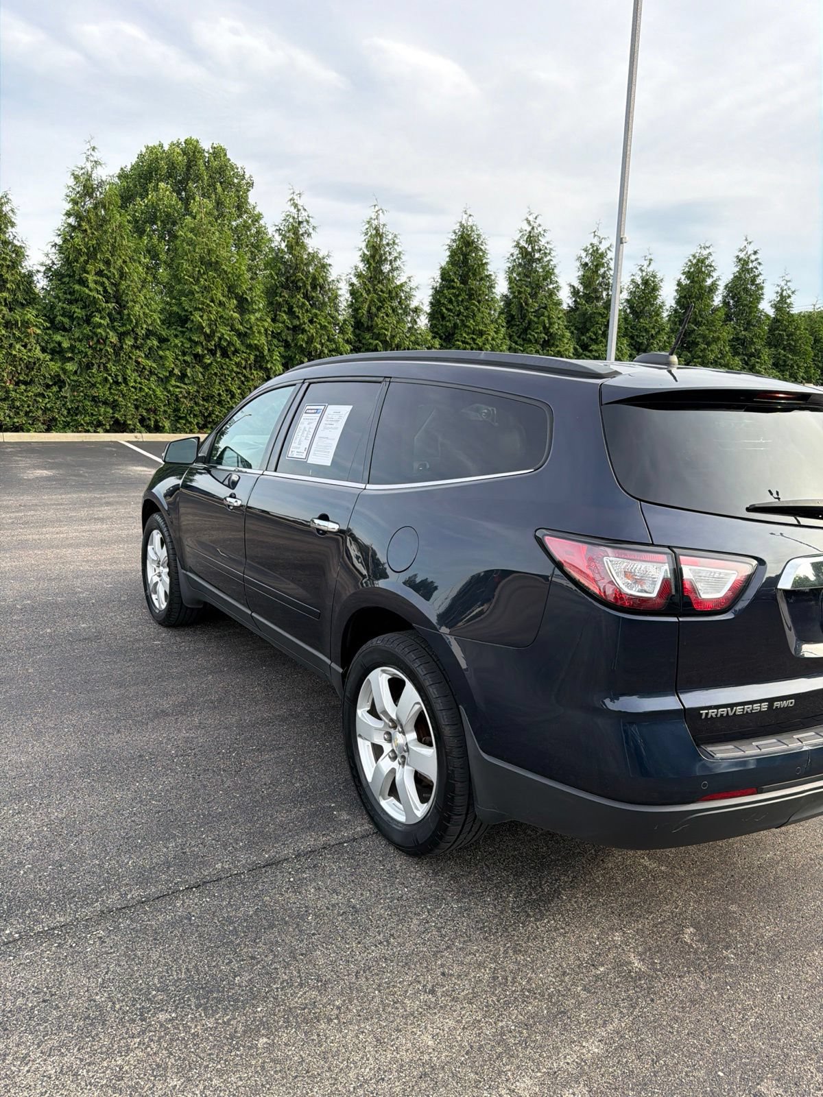 Used 2017 Chevrolet Traverse LT w/ Style and Technology Package AWD/4WD image 3