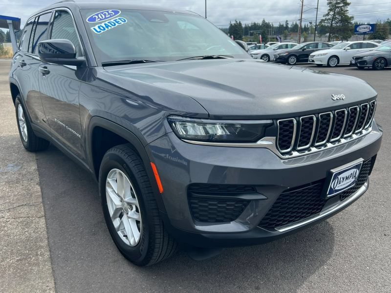 Used 2025 Jeep Grand Cherokee Laredo X w/ Luxury Tech Group I AWD/4WD image 4