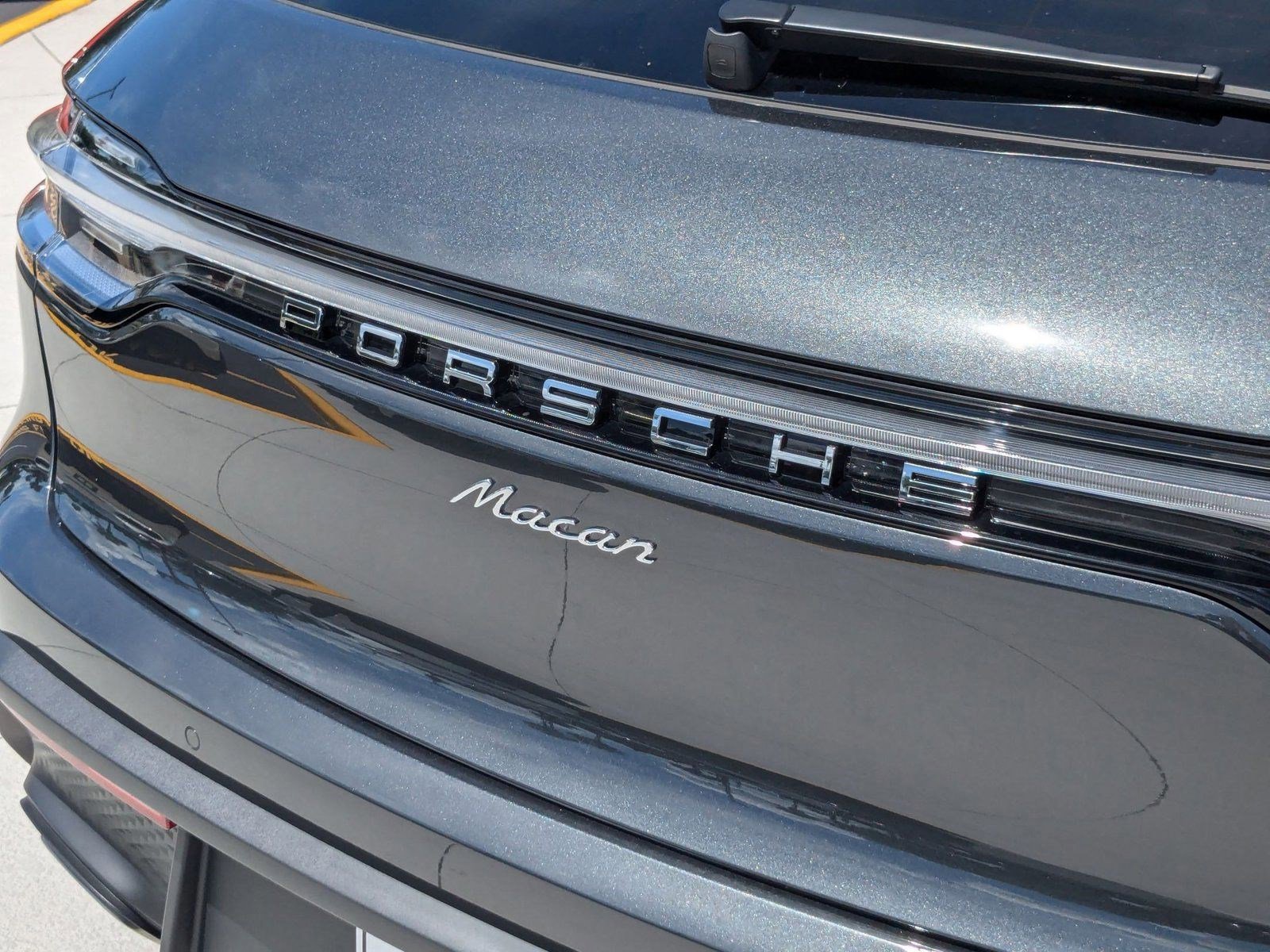 Certified 2025 Porsche Macan image 13