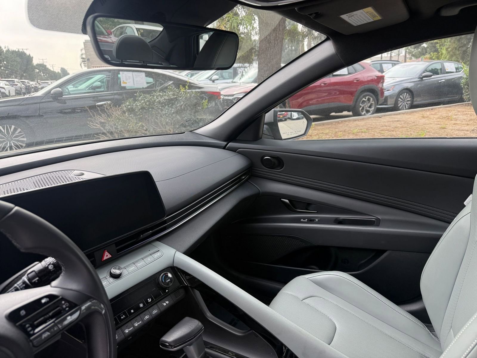 Used 2025 Hyundai Elantra Limited image 33