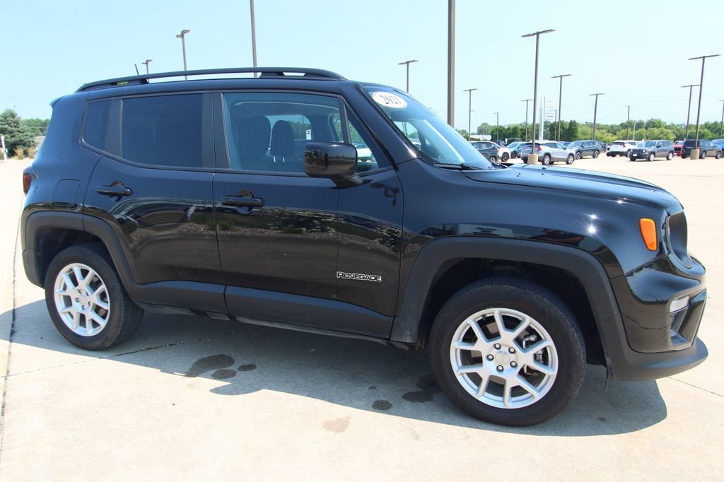 Used 2021 Jeep Renegade Latitude w/ Luxury Group I AWD/4WD image 3