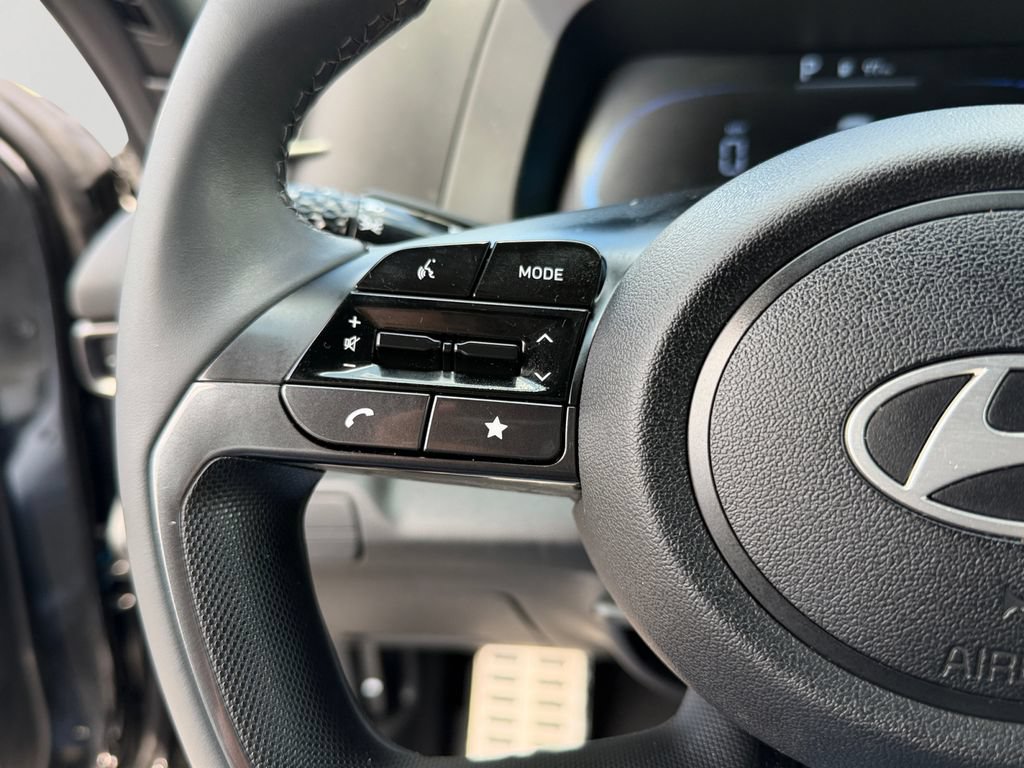 Used 2025 Hyundai Elantra Sport FWD image 20